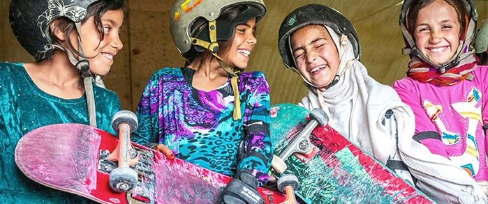 Skateistan, las niñas se suben al skate en Afganistán